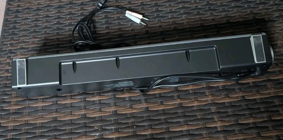 Mini barra de sonido para computadora de TaoTronics TT-SK018 con conector de 3,5 mm.  No Bluetooth  Foto 2 de 4