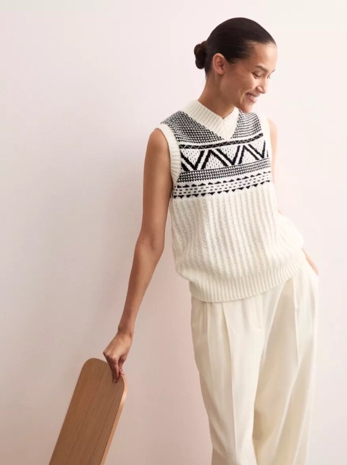 Jaeger Pure Lambswool Fair Isle V- Neck Knitted Vest Ivory Mix