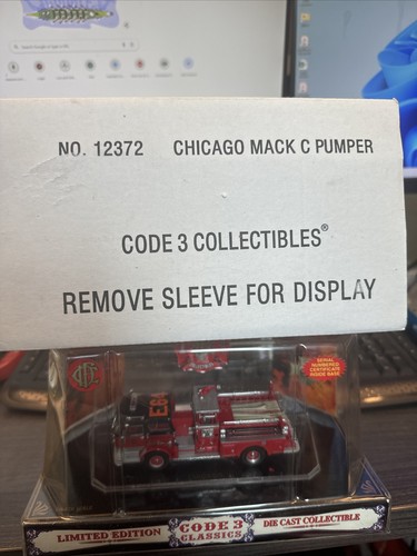 Code 3 12372 1/64 Chicago Mack C Pumper Eng.# 64 (Limited Edition) - Picture 2 of 10