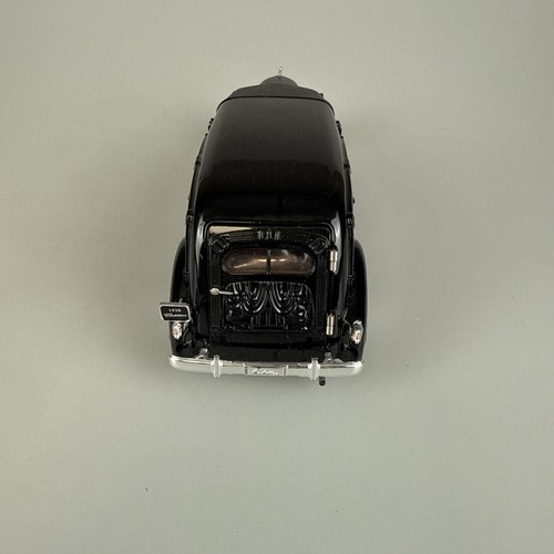 Signature Cadillac Classics 1938 Cadillac Panel Car Black 1:32 #32811 - Picture 7 of 10