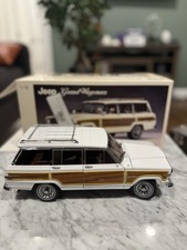 AUTOart 1:18 Jeep Grand Wagoneer – READ – 