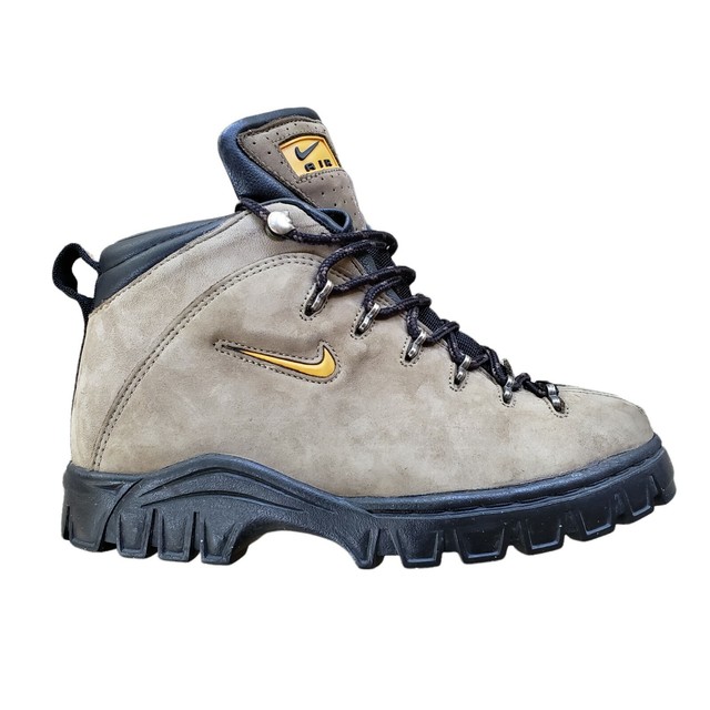 nike waterproof hikers