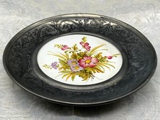 Handbemalter Keramikteller mit Zinnumrandung zur Wandaufhängung