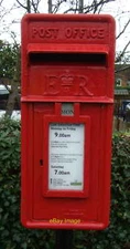 Photo 6x4 Close up, Elizabeth II postbox on Tattenhall Road Newton Postbo c2016