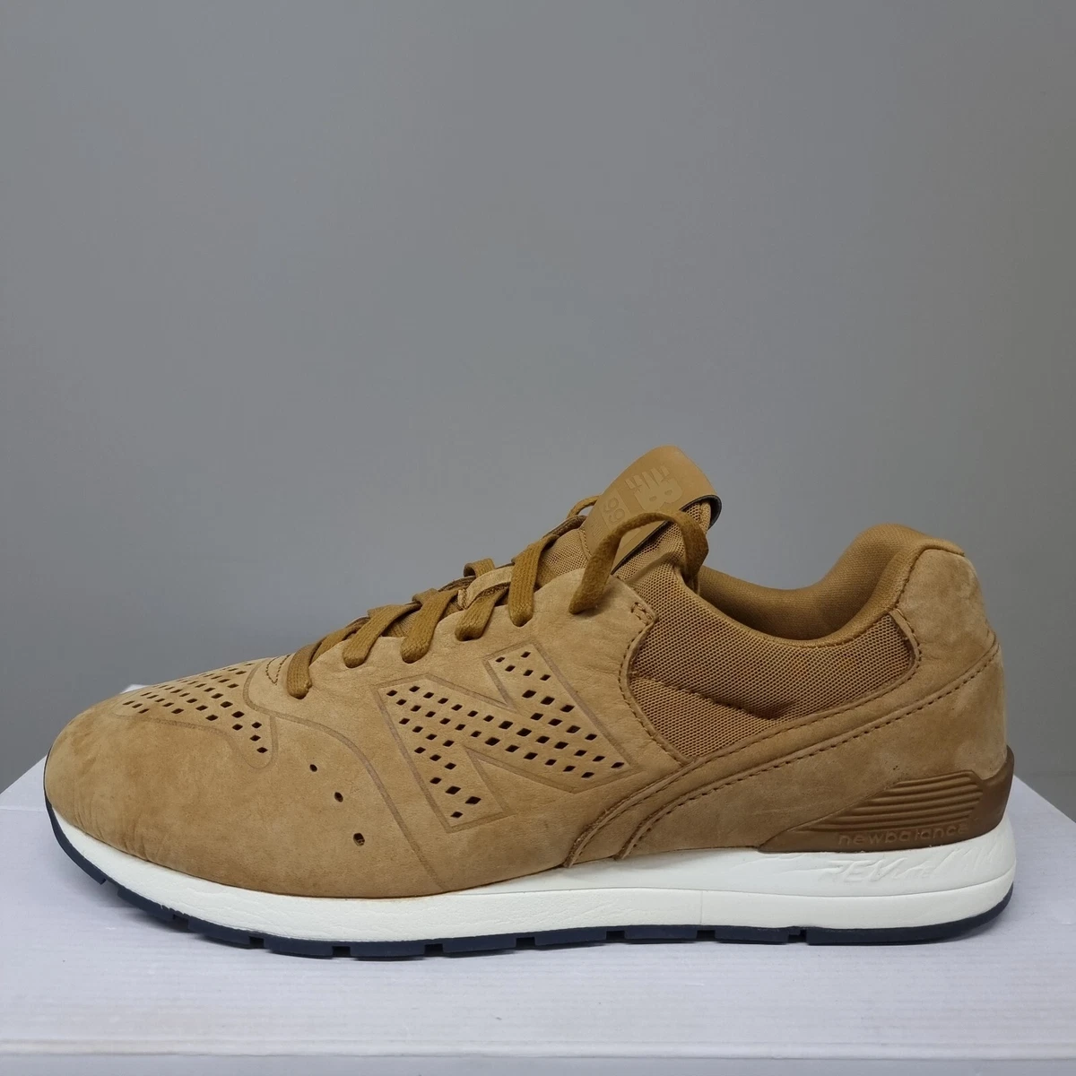 New balance hotsell tan trainers