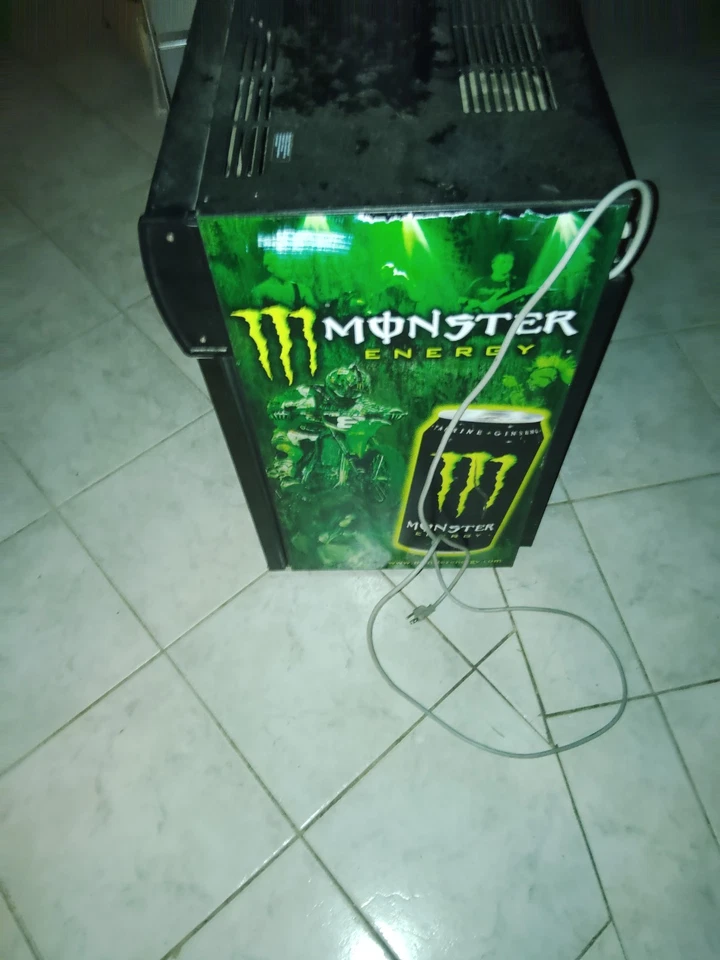 老式迷你怪物冰箱 — 第 4/4 张图片