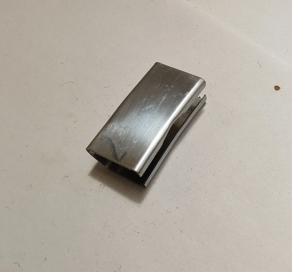 Chrysler Newport 300 NY 1968 lámpara trasera apertura tapa moldeada inferior 2842259 nuevo en stock Foto 4 de 4