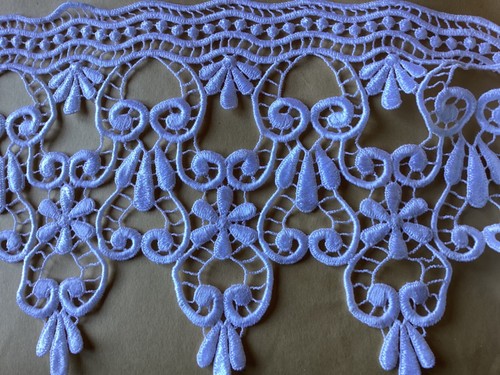 9 1/2 YDS LOVELY DANGLY WHITE BRIDAL RAYON VENISE LACE. - Picture 3 of 3