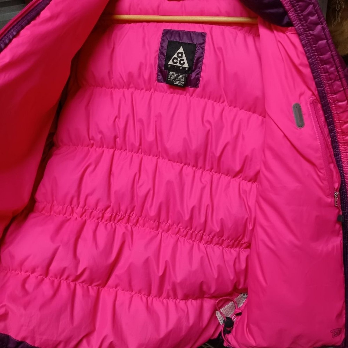 Nike ACG Womens 800 Fill Down Hooded Puffer Jacket Ombre Nike ACG Womens 800 Fill Down Hooded Puffer Jacket Ombre