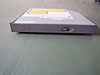 Toshiba SD-C2402 Slim Line DVD ROM Drive mit PATA Schnittstelle intern Laptop