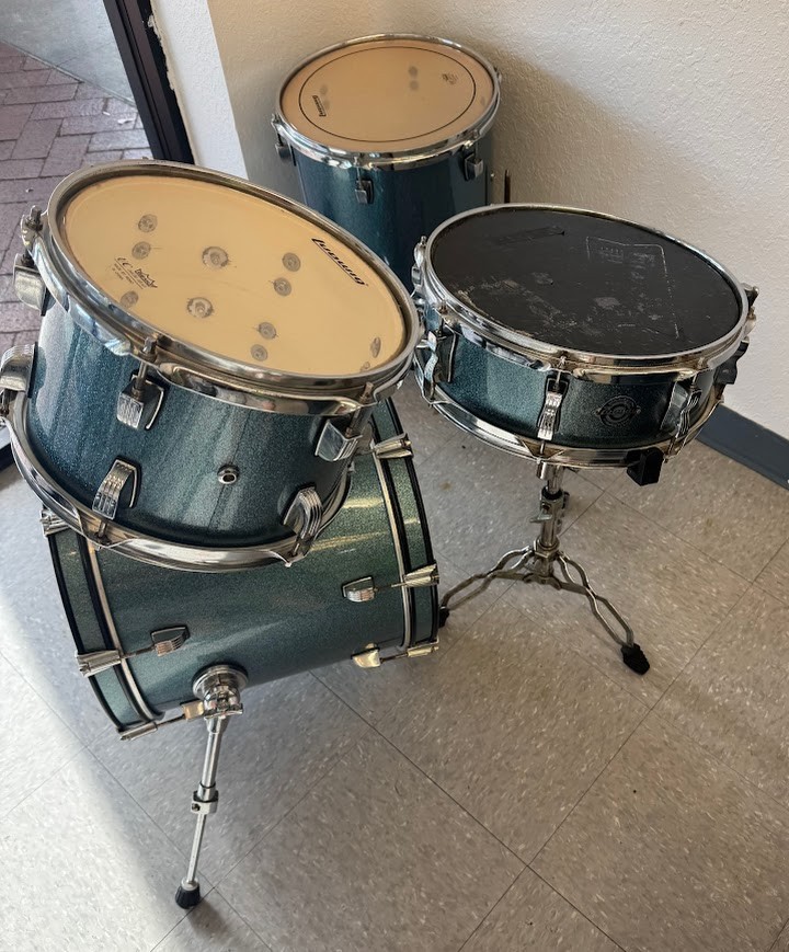 Ludwig Breakbeats Questlove 4-Piece Drum Set Blue Sparkle Compact