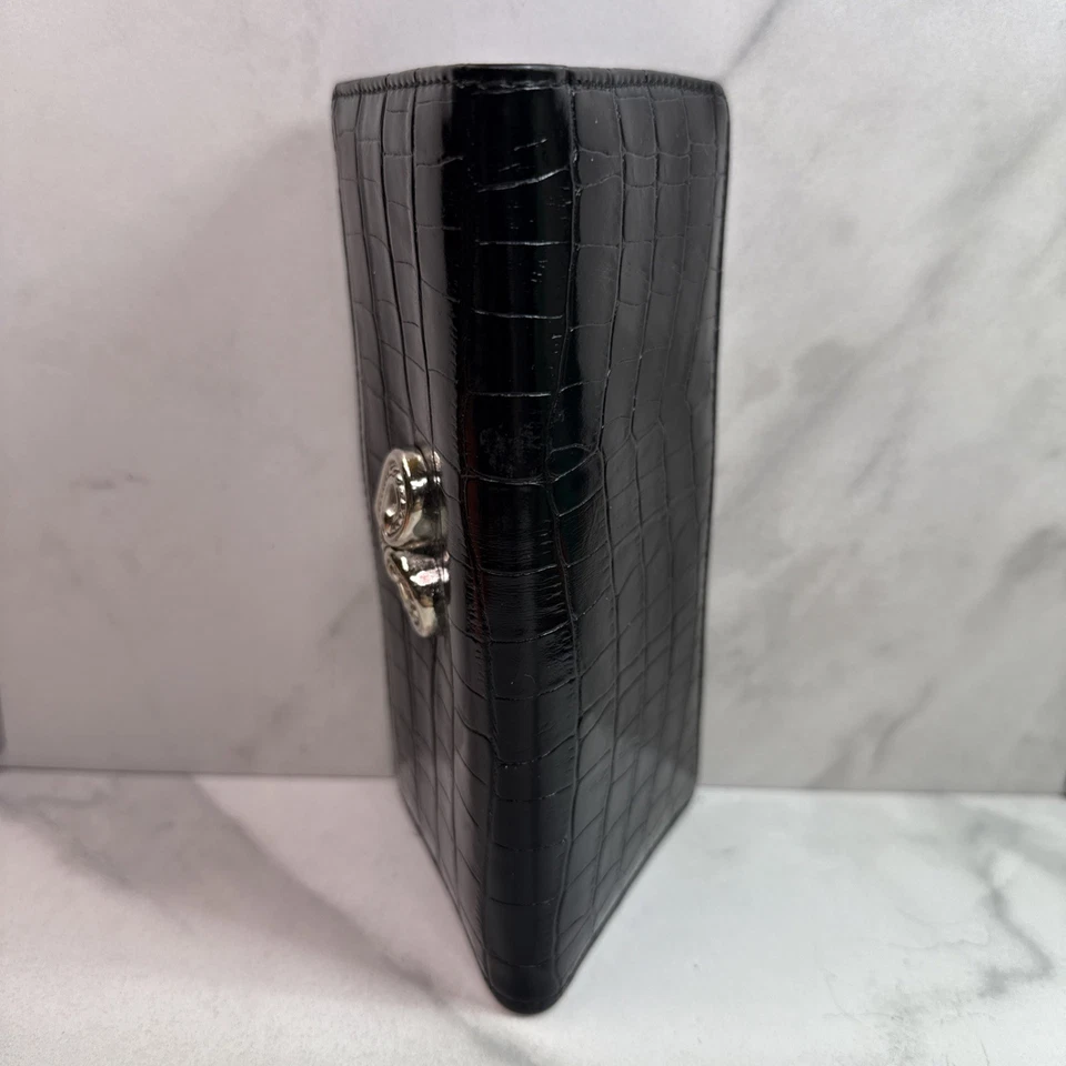 Cubierta/cartera de cuero negro Brighton patrón de cocodrilo con corazón Foto 3 de 4