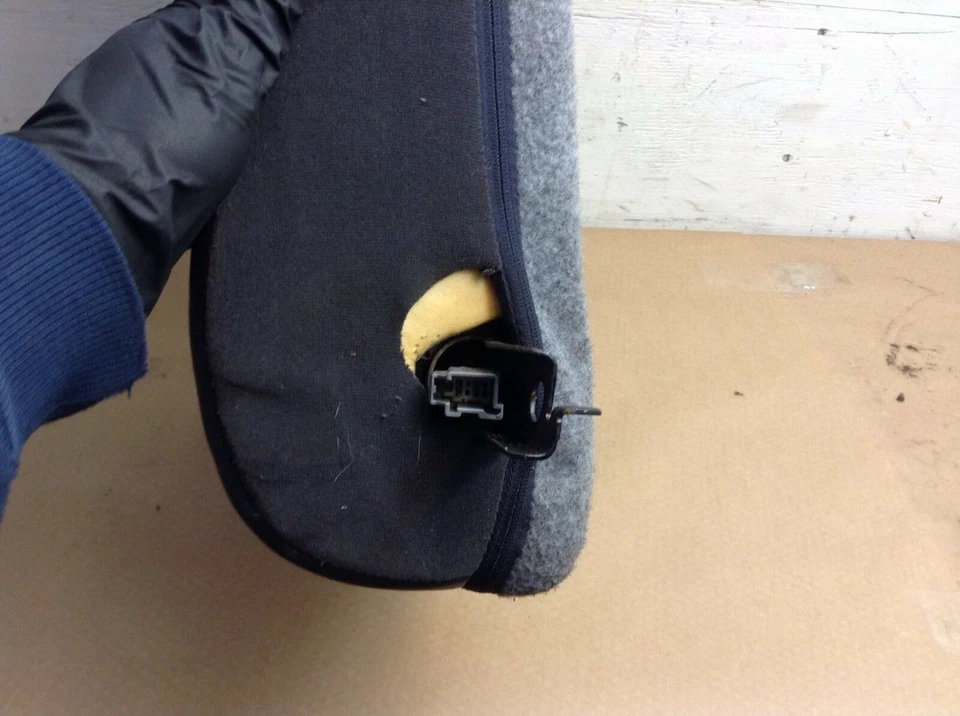 Asiento superior trasero izquierdo del conductor Volvo S60 negro 2001 2002 2003 2004 2005 - 2008:Y Foto 3 de 4