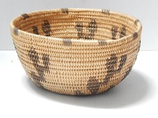 ANTIQUE / VINTAGE CALIFORNIA PANAMINT PICTORIAL BASKET  - CLEAN AND PRISTINE