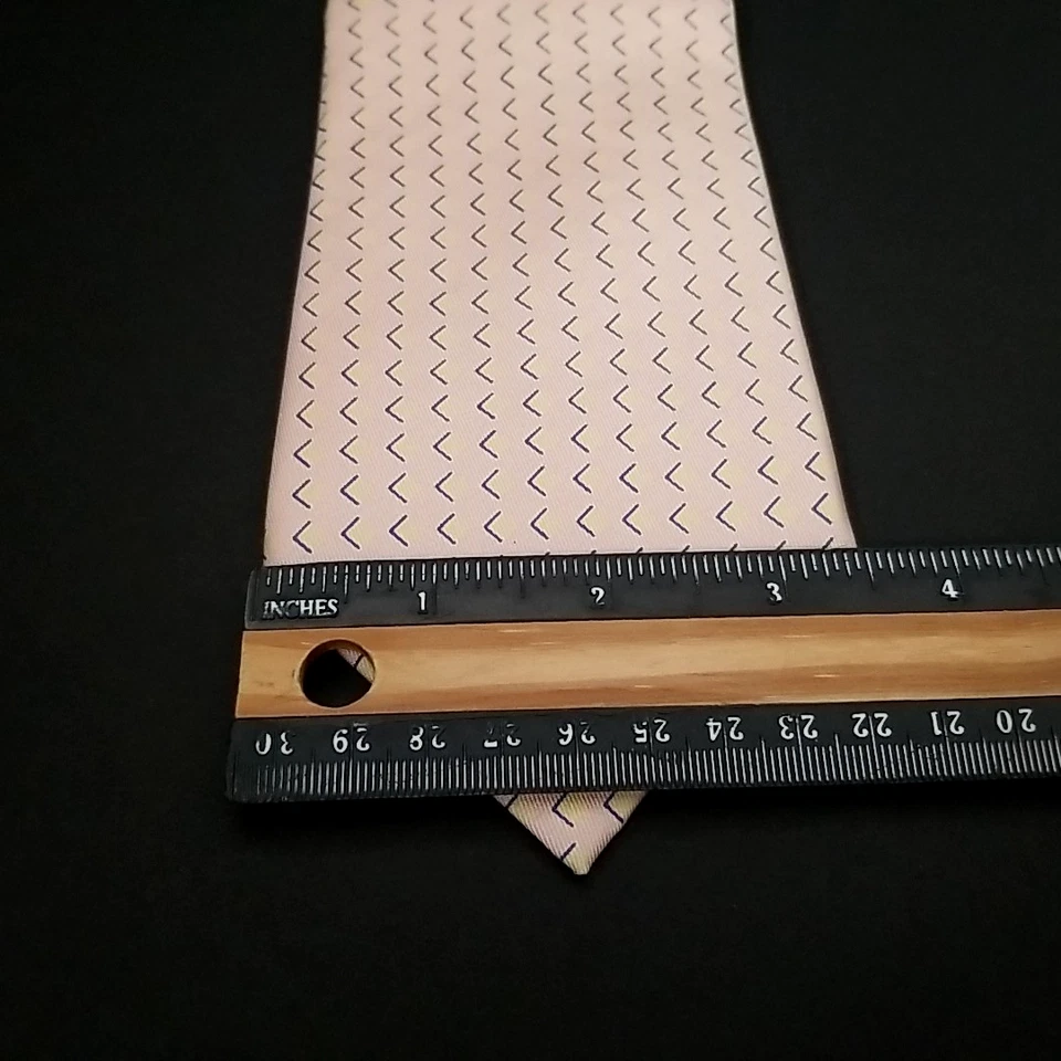 Corbata de seda estampada geométrica rosa con corbata de lujo Turnbull & Asser de colección 55" x 3,5" Foto 2 de 4