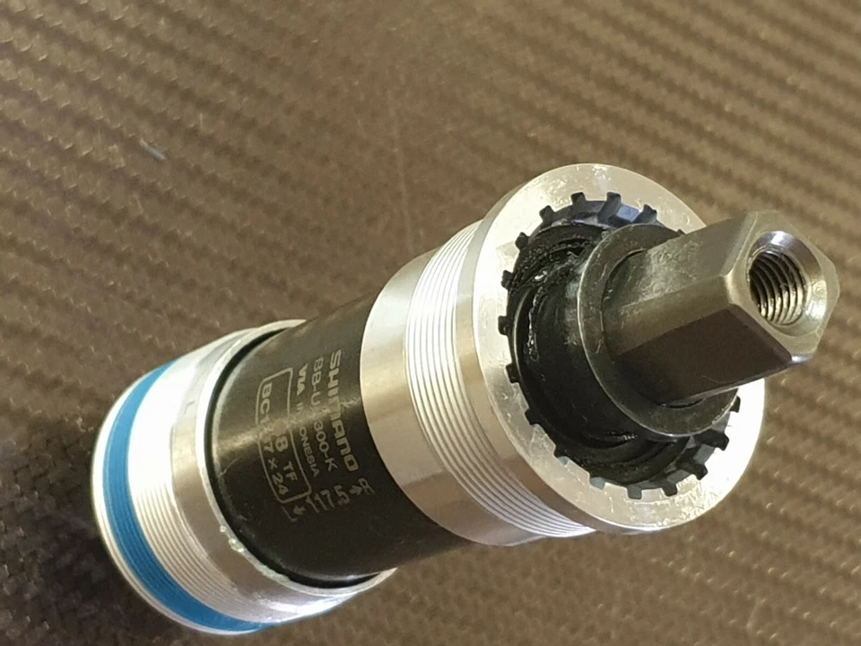 Shimano BB-UN300 Bottom Bracket Square Taper Cartridge 68×117.5mm MTB Bicycle - Image 2 of 3