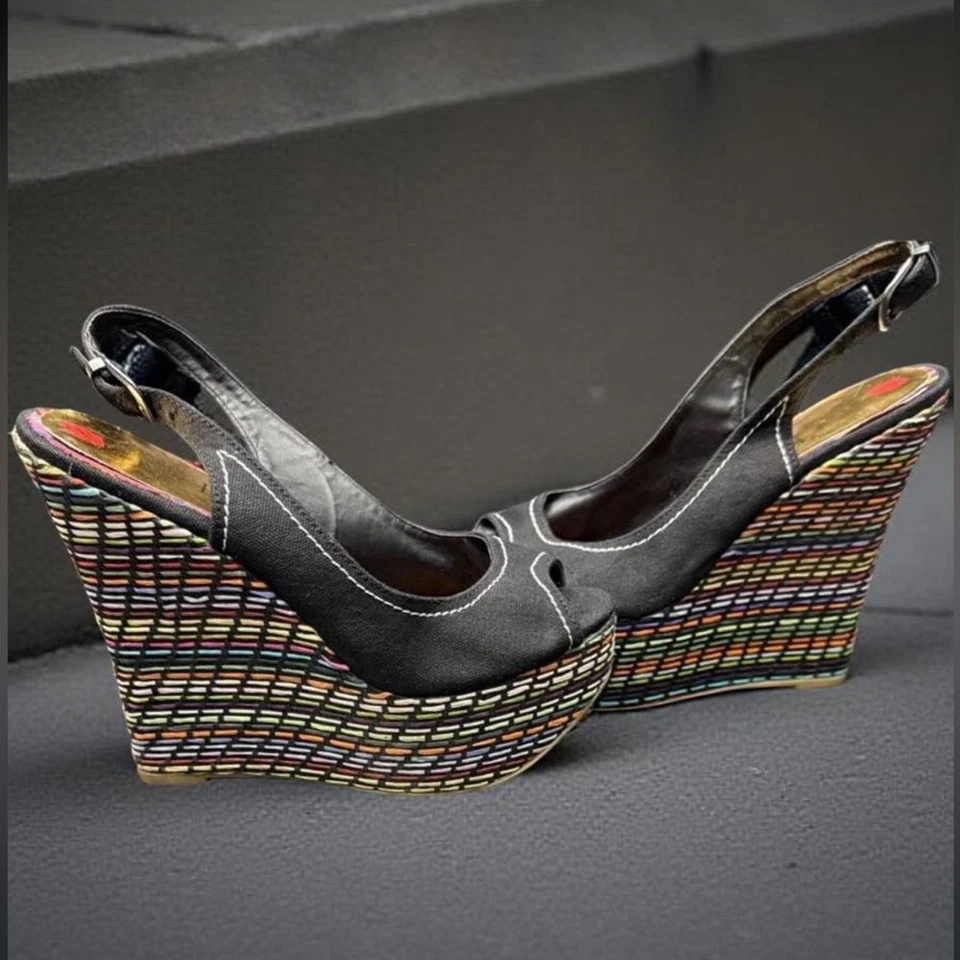 Two Lips 黑色楔形高跟鞋 – 时尚设计 – 8 码 – 穿过一次 — 第 2/4 张图片