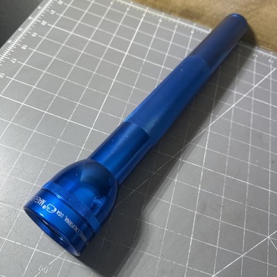 14.5  Vintage Maglite blue 4 D-cell Flashlight (works But Battery Stuck In Tube)
