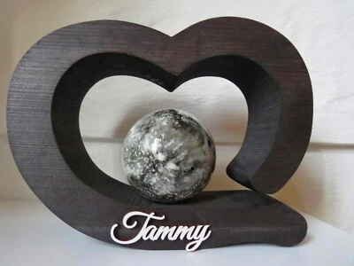 Tierurne Urne bis 3 kg Herz Kugel Holz Farbe schwarz Hamster Vogel Maus neu - Bild 1 von 4