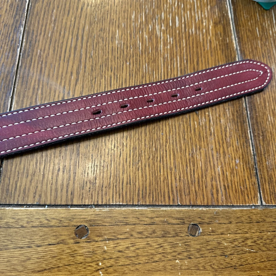 Justin Buggy Whip 28 Inch LeatherBelt Beautiful Red W/ White Stitching No Buckle - Image 4 of 4
