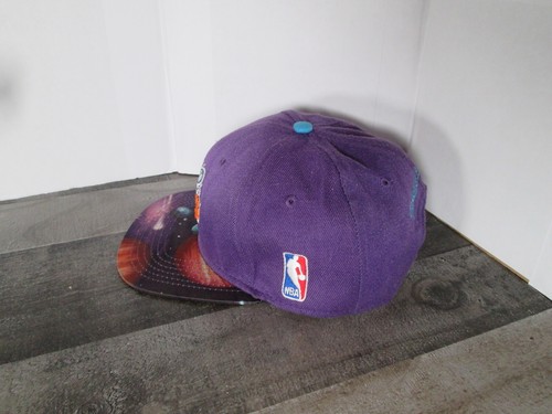 Cappello spaziale Charlotte Hornets Mitchell & Ness legno duro classici berretto posteriore a scatto RARO - Foto 2 di 15