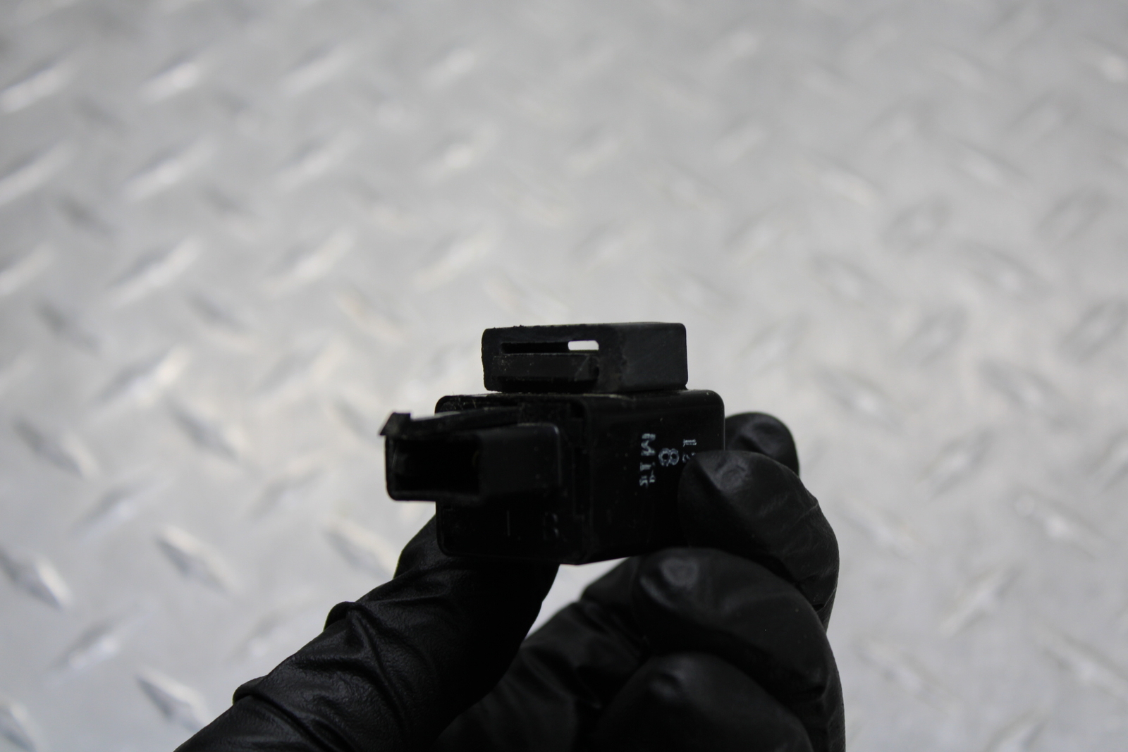 2009 YAMAHA FZ6R TURN SIGNAL BLINKER RELAY FLASHER SWITCH 3GM-83350-01