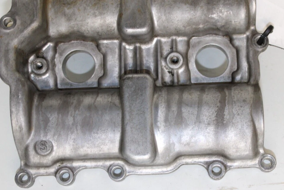 Cubierta de válvula de paso derecho Subaru XV 2013-18 Forester Impreza OEM P/N 13265AA490 Foto 2 de 4