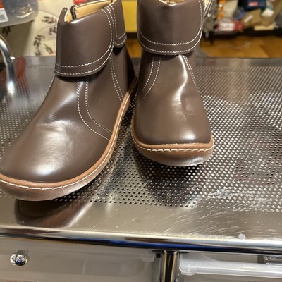 Dakaela Ankle Boots for Women with A Side Zipper and Arch Support Size 8