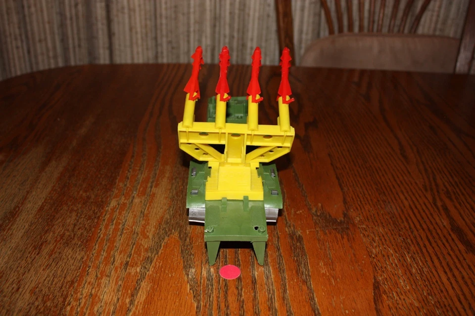 MPC Army Tank & Fully-Functional Yellow 4-Missile Nike Launcher/Red Missiles - Image 4 of 4