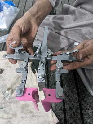 TLIF Transforaminal Lumbar Interbody Spine Retractor 10 Blades & One Table Stand