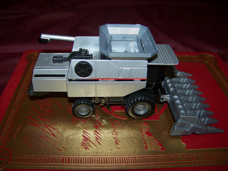 Custom Gleaner C62 combine w/ corn head, 1/64, Ertl, Nice, displayed, AC - Image 2 of 2