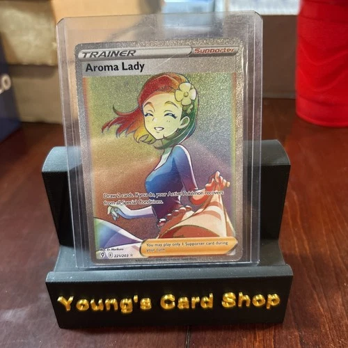Aroma Lady (Secret) 221/203 SWSH07: Evolving Skies Holo Pokemon Card