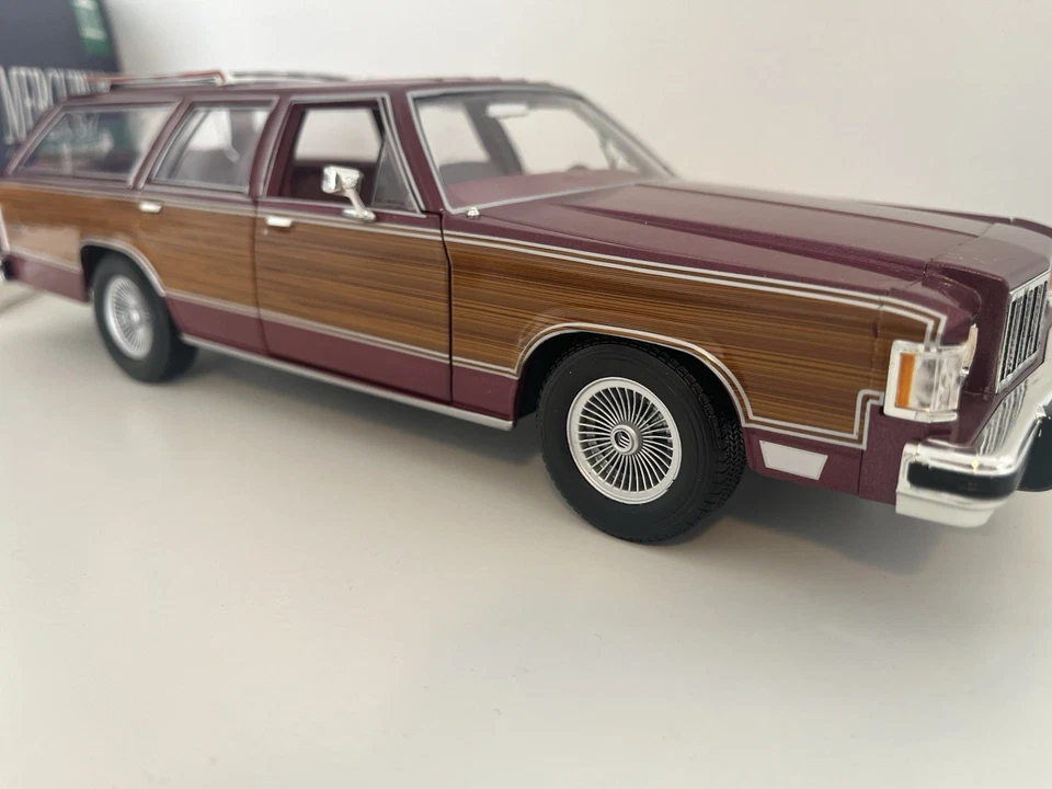 1985 mercury Grand Marquis Colony Park, Green light 1:18 Scale, Diecast, Rare - Image 2 of 4