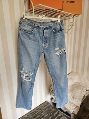 Jean 501 troué bleu clair W31/L30 Levi's - Photo 1/4