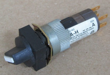   NEW ALLEN-BRADLEY 1 AMP 2 POS. MAINTAINED SELECTOR SWITCH 125 VAC 800A-H2BW /A
