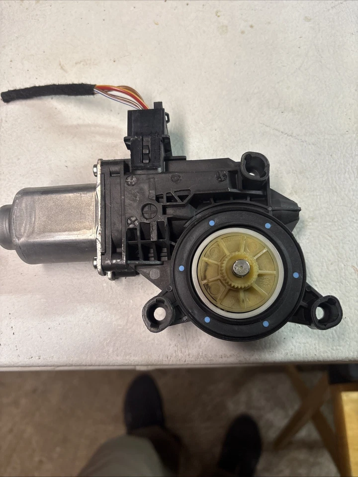 New OEM Volkswagen Rear Left Window Motor 2012-2022 Volkswagen Passat 561959811 - Image 3 of 3