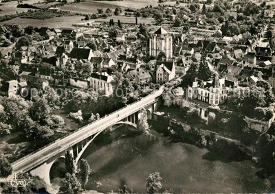 La Roche-Posay Le Pont sur la Creuse et la Ville Vue a