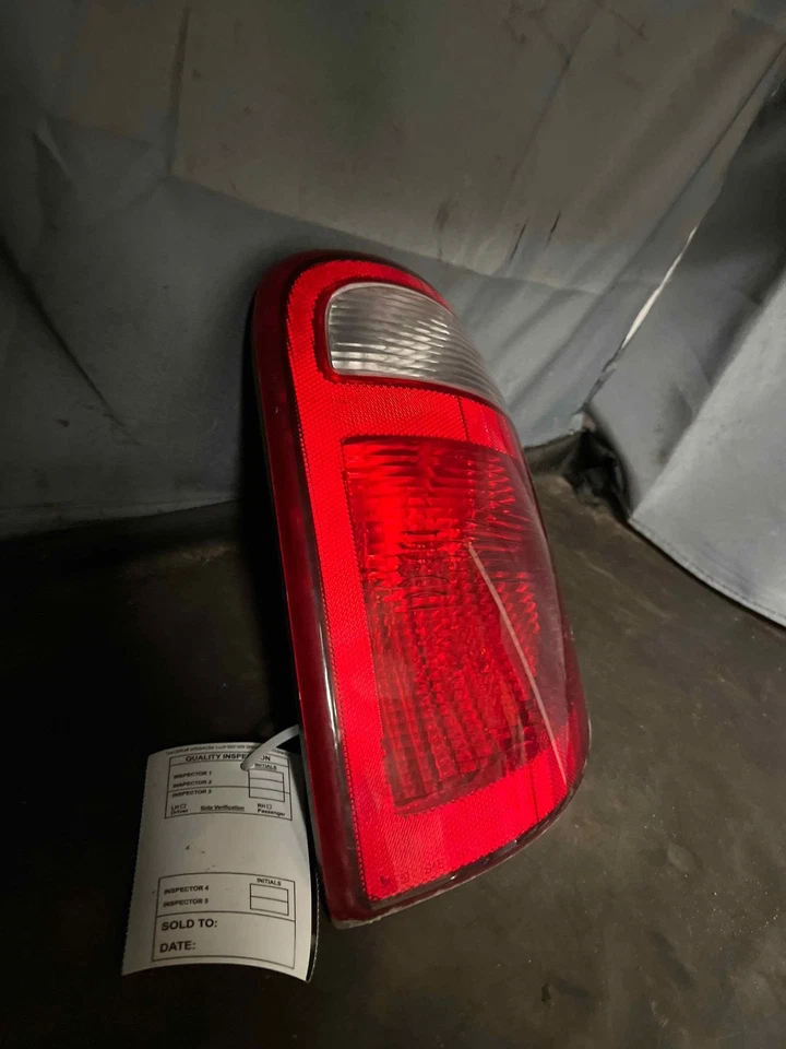 Fits 2004-2007 Dodge Caravan Right Taillight Assembly OEM:68241334AA Foto 2 de 4