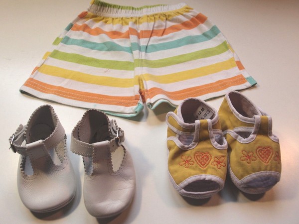 Lote niña 6-12 meses: pantalón , sandalias y zapatos blandos. COMBINO ENVÍOS.