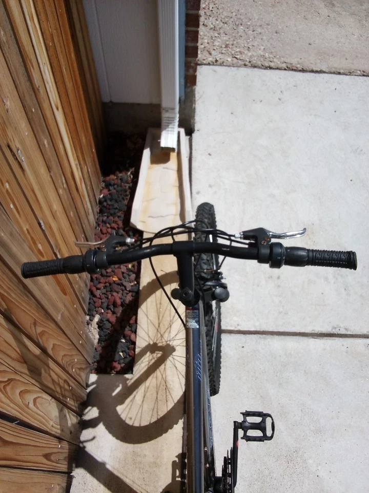 Roadmaster MT Sport mountain bike, 26in wheels, 18 speed, front suspension grey - Image 4 of 4