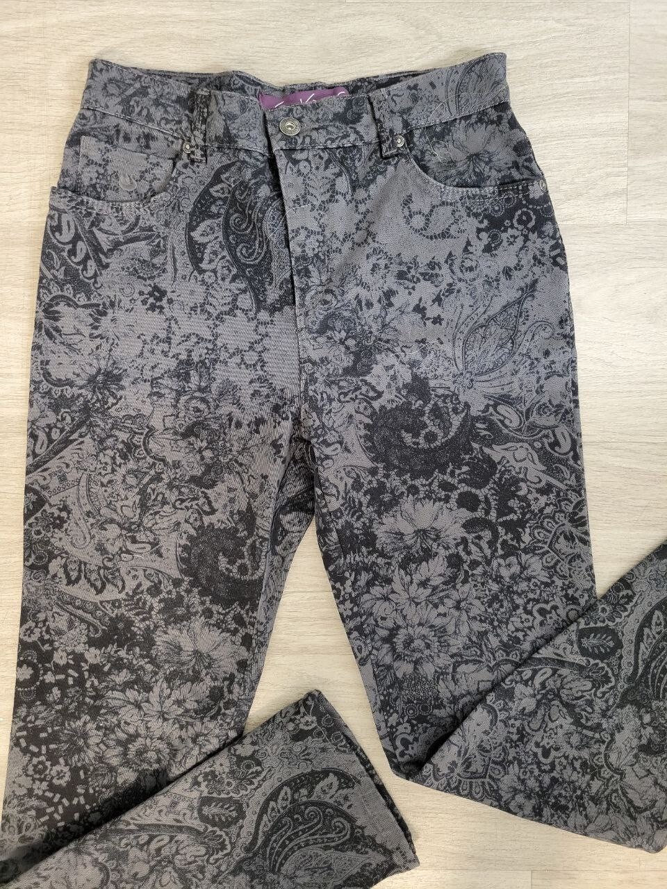 Gloria Vanderbilt Grey Floral Paisley Jeans Size 4P size small petite