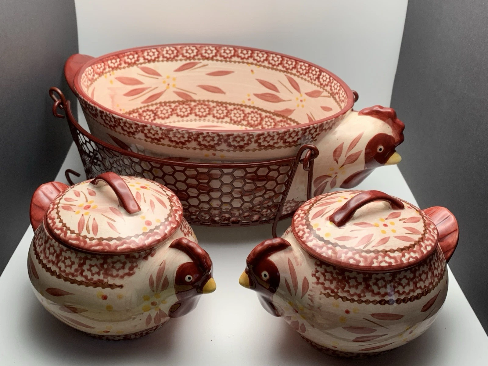 Temptations Old World Red Hen 2.5 Qt Serving Dish Basket & 2 Bowls w/ Lids Tara