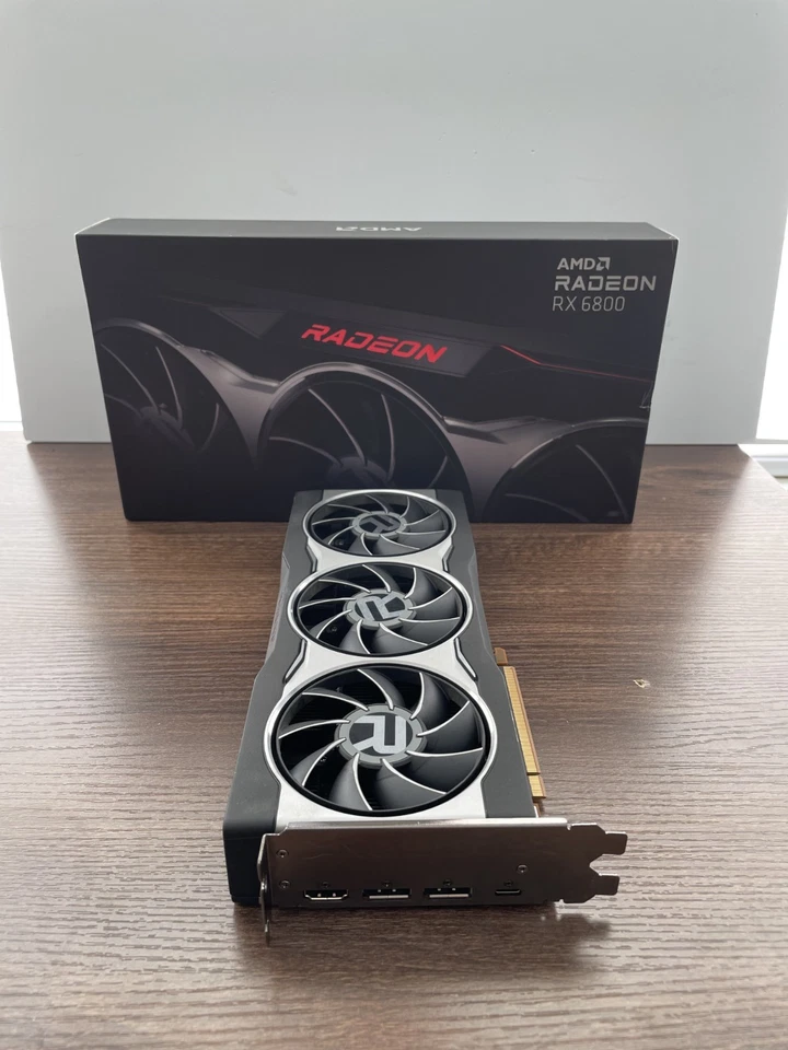 GPU AMD Radeon RX 6800 16GB Modelo de Referencia 4K Foto 3 de 3