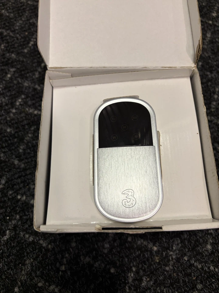 Huawei E5830 Wireless Modem Mobile Wi-Fi Hotspot MiFi 3G LOCKED TO THREE NETWORK - Image 4 of 4