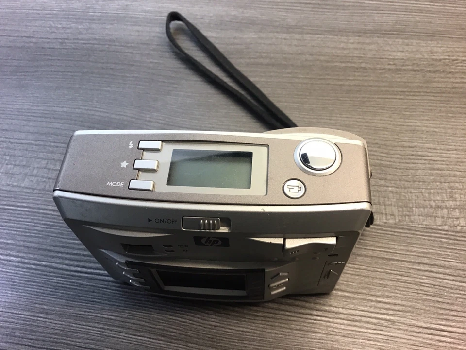 Digital Kamera Hewlett Packard Photosmart 735 mit 3,2 MP + 15x Zoom - Fb. Silber - Bild 4 von 4