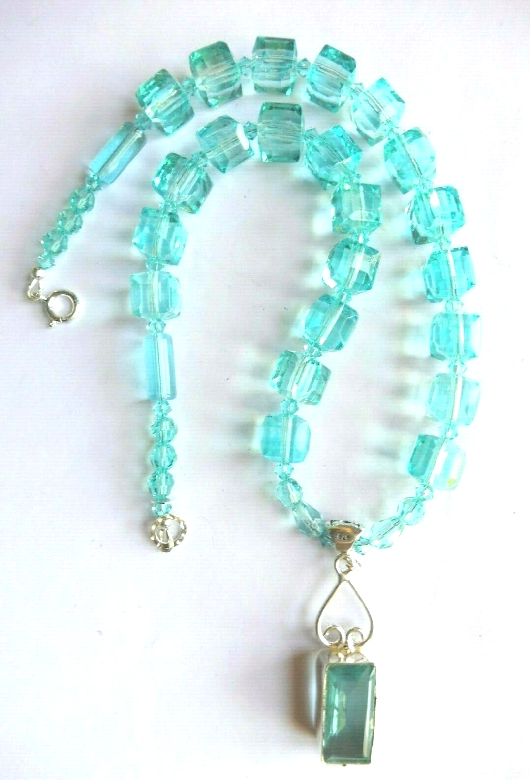 Collier en perles d'Aigue Marine pour sublimer vos tenues d'été