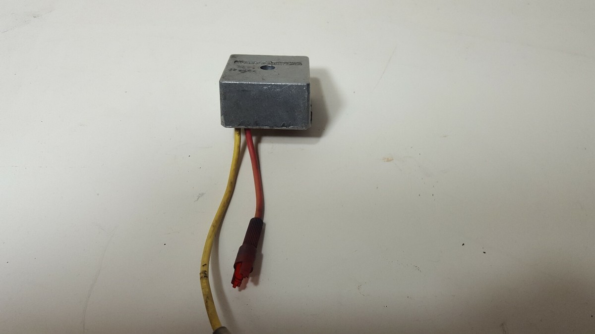 Briggs and Stratton 794360 Voltage Regulator 9 Volt Used off 