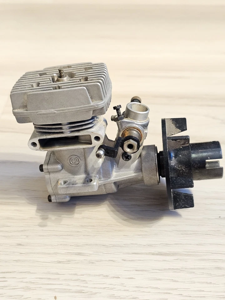 O.S. MAX .15 ENGINE 2-Stroke Glow/Nitro Engine - Image 3 of 4