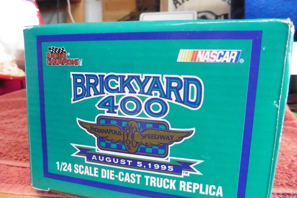 Camión Racing Champions Brickyard 400 1995 #95 escala 1:24 púrpura vintage Foto 4 de 4