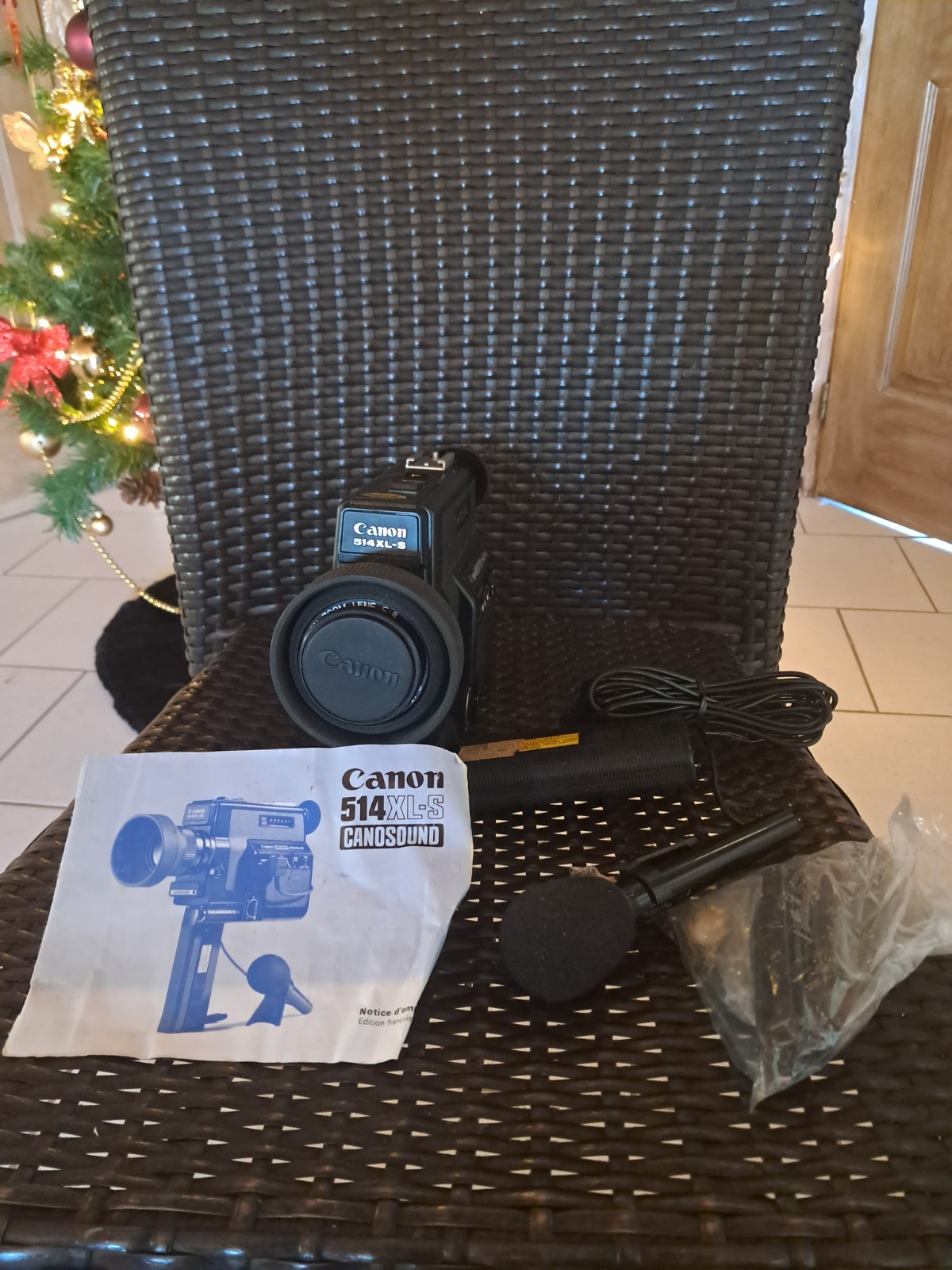 Caméscope numérique Full HD avec zoom optique 16x et écran LCD rotatif noir